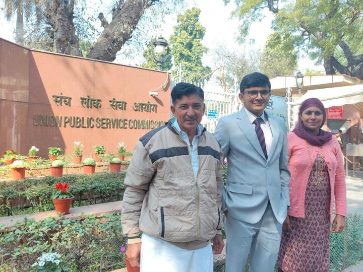 Jogendra did not lose courage due to the death of grandfather and brother, he fulfilled his dream by passing UPSC exam