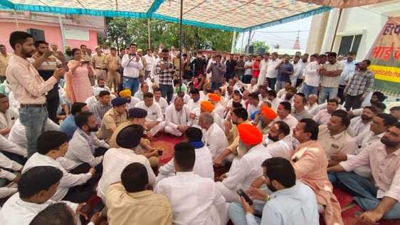 Decision in Mahapanchayat- If we don't get justice, we will block the road