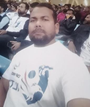 Naushad was booking a ticket for Dubai, Razia ended his life