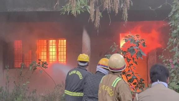 Fire broke out in the old building of DUDA, goods of the collapsed hotel of mafia Anupam Dubey burnt