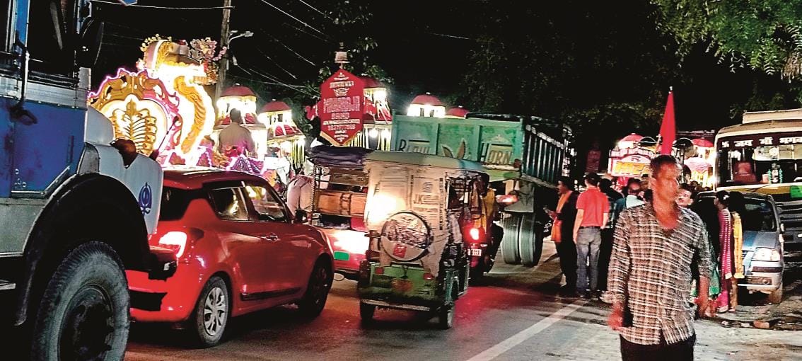 Baratghar operators are flouting the administration's orders every day