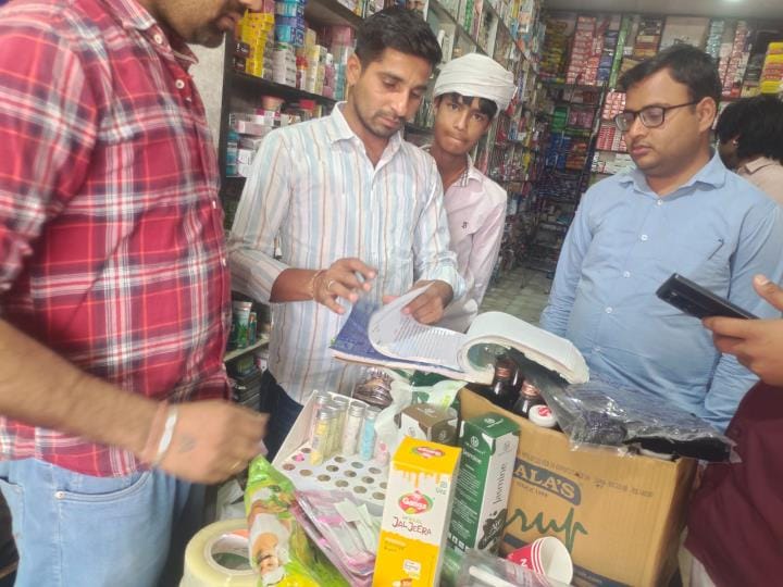 Four shopkeepers were fined for selling single-use plastic