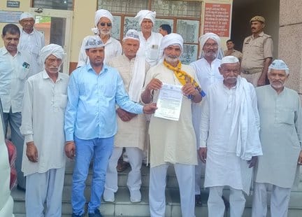 AAP workers demonstrated at the Collectorate and submitted a memorandum