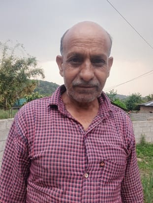 The work of embankment of Manjhi Khad is stalled, villagers are upset