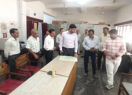 20 employees of Vikas Bhavan found absent