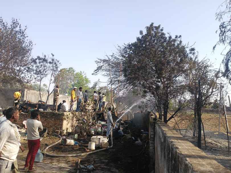 Fire breaks out in scrap warehouse due to broken electrical wire, loss worth lakhs