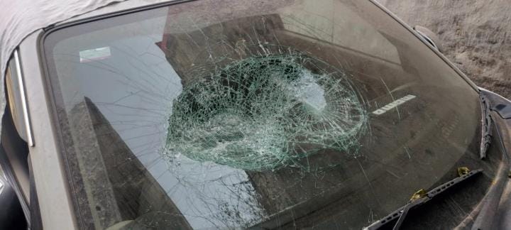 Hotel owner attacked with intent to kill, 50 thousand rupees looted after vandalizing hotel and car