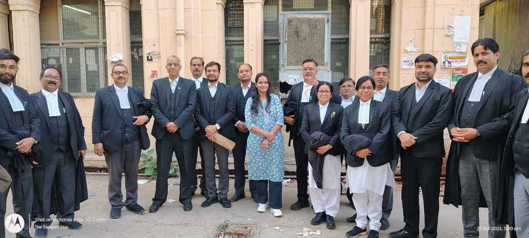 Every advocate in the High Court should file at least one petition in Hindi