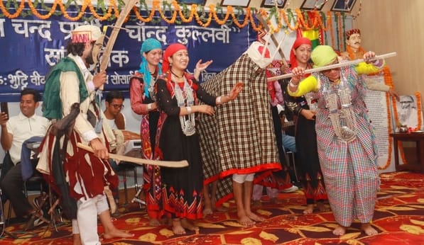 Peepli khai lagi shee-shee... but the audience danced a lot