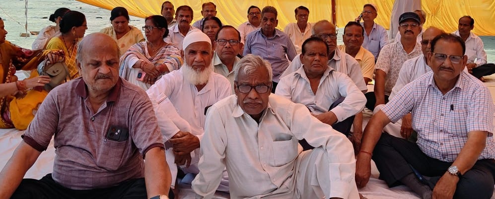 Protest against change in pension rules
