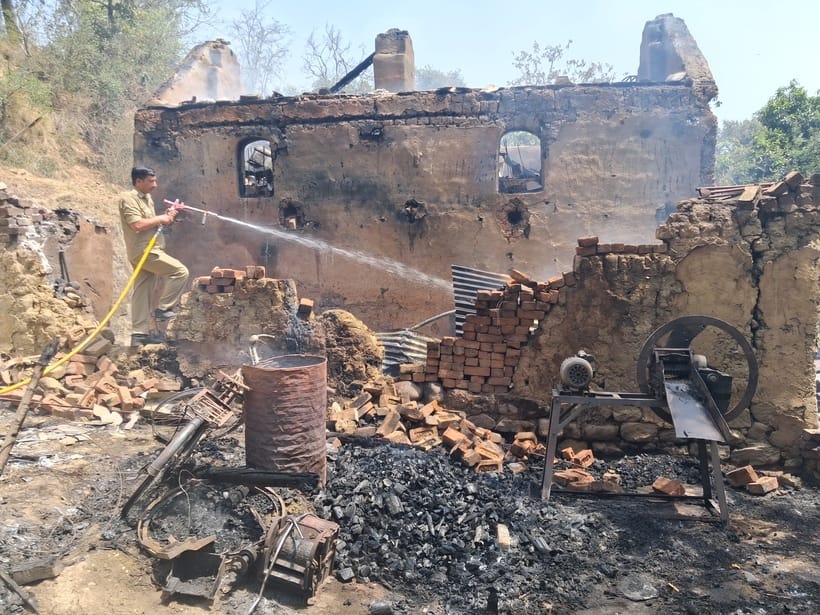 Slate-roofed houses and cowshed burnt down in Lahad