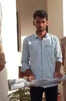 A person with a bounty of 10 thousand rupees standing while trying to escape to Haryana was caught