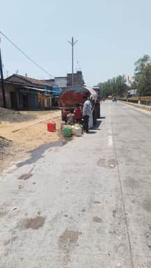 पेयजल समस्या से परेशान ग्रामीण