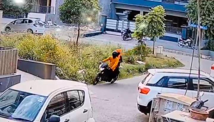Bike riders snatched a two tola gold chain from the neck of a female doctor near her house