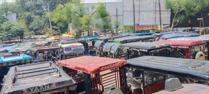 Notice to firm in illegal recovery from e rickshaw drivers