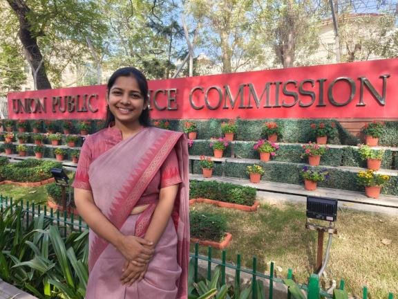 Lost father at the age of two and a half years, Tanya spread happiness by passing UPSC