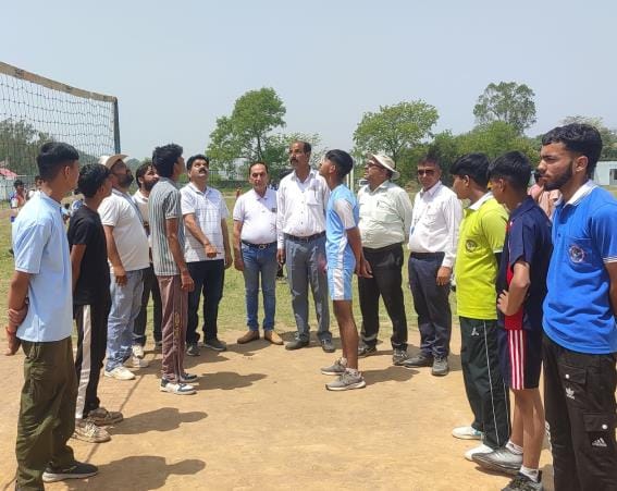 The team of High School Amwala defeated Middle School Nagarota Gujru