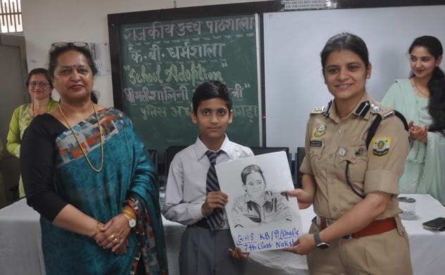 Becoming an elder sister, SP explained to the children, don't become fools on social media, online games are dangerous