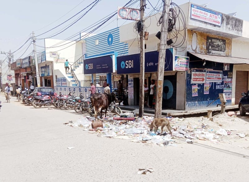 People are troubled by the garbage, garbage was not collected till noon