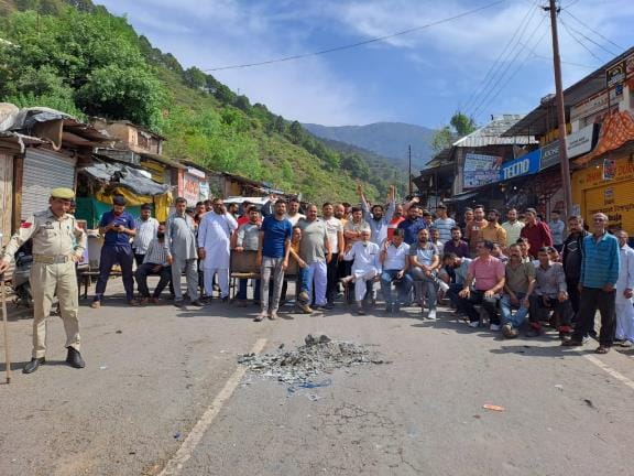 Strong protest in Bani, markets and schools remained closed