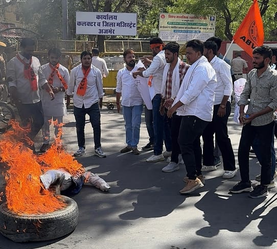 ABVP protests against the order that stifles democracy in Rajasthan Central University