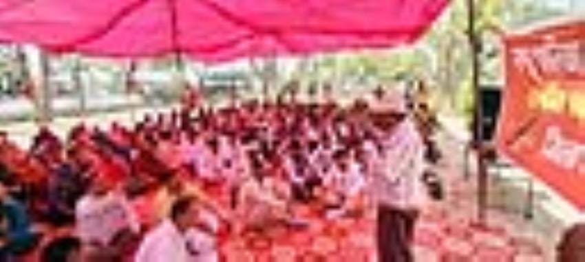 Municipal council employees demonstrated regarding their demands, said they will not be afraid of threats