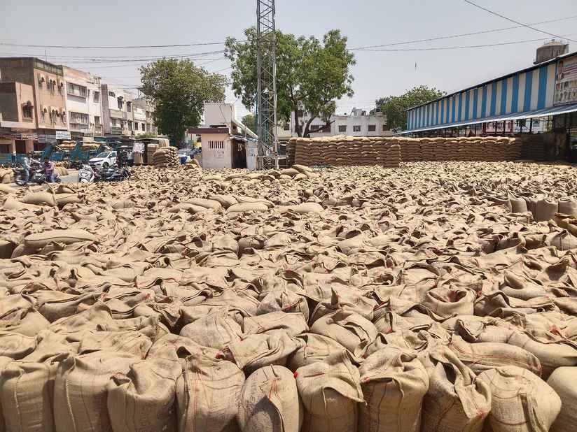 The weight of the sack is decreasing due to delay in lifting, the commission agents are forced to bear the loss