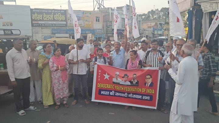 Janwadi Naujawan Sabha took out a candle march on Kashmir attack