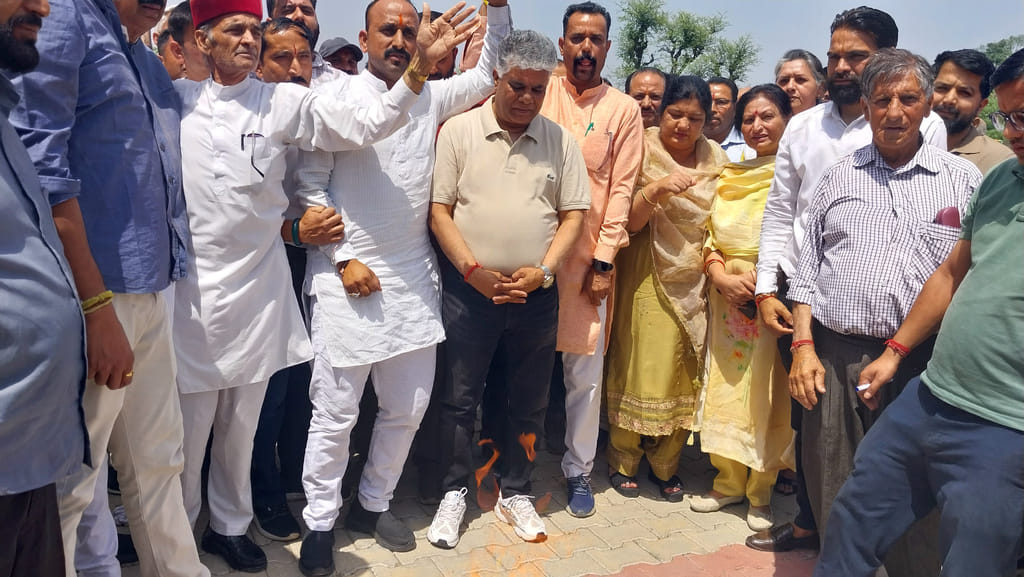 BJP raised slogans and burnt an effigy in Jasoor