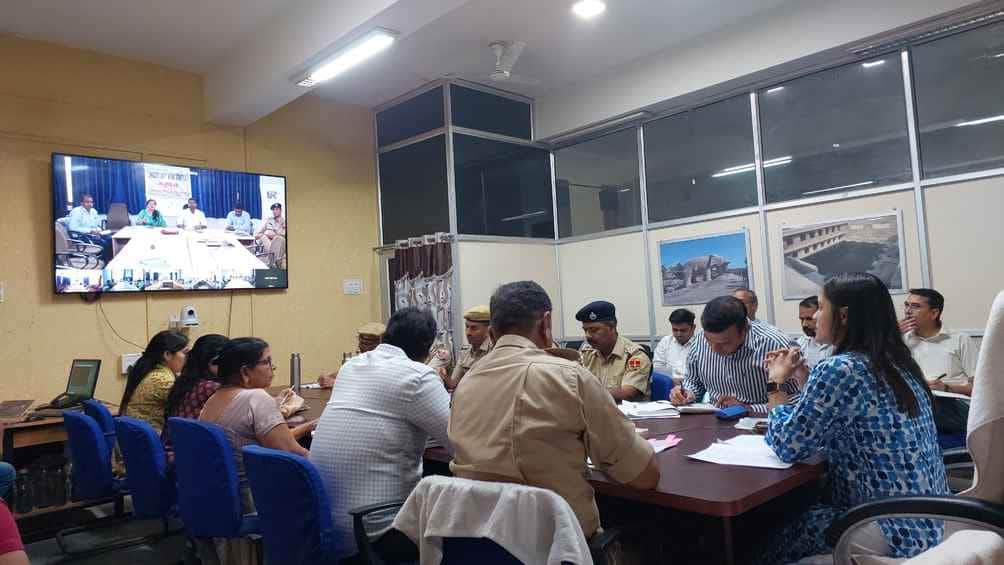 dm tonk dr sommya jha meeting with officer in tonk