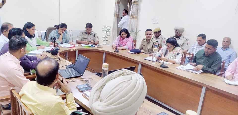 In view of national security, inform the police about the suspects: Collector