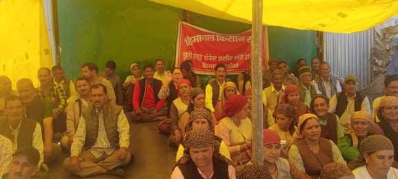 The affected people of Luhri project staged a sit-in protest regarding their demandsThe affected people of Luhri project staged a sit-in protest regarding their demands