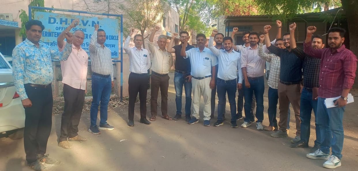 Gate meeting held in operation circles in protest against SE Jind suspension