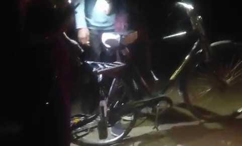 मौके पर दुर्घटनाग्रस्त साइकिल।