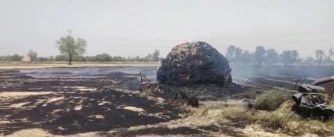 Straw worth one lakh burnt in the fire