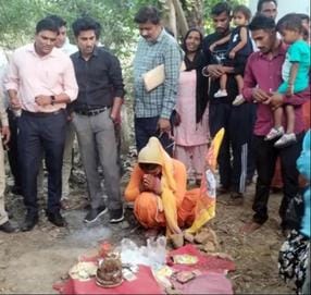 A statue of Lord Shiva was found while digging a pit