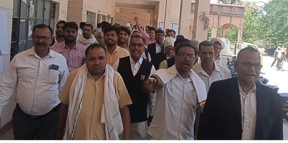 Advocates of Mendhawal Tehsil protesting against the Pahalgam terrorist attack.