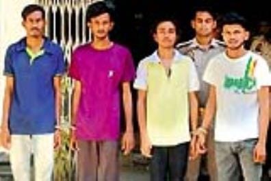E-rickshaw riding robbers who robbed a passerby by assaulting him and robbing his chain have been arrested