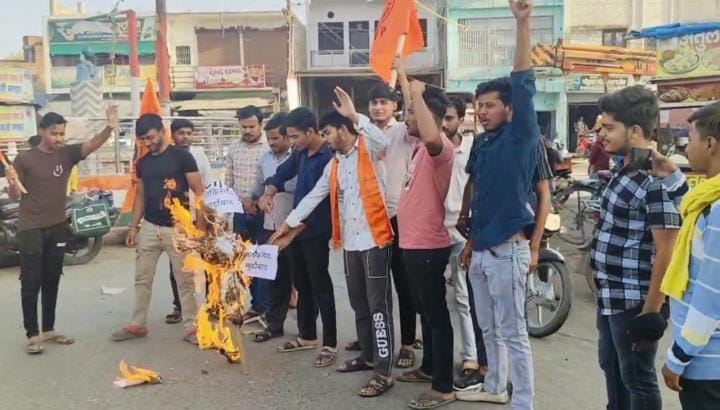 Terrorist effigy burnt in protest against Pahalgam attack