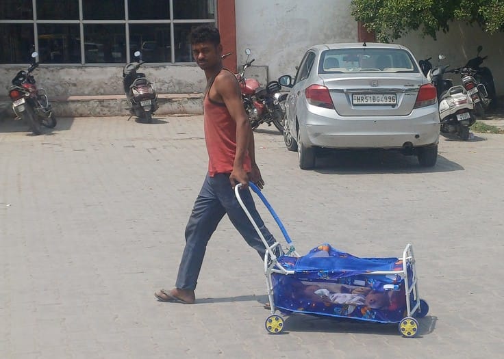 The market is empty in the afternoon as the heat intensifies