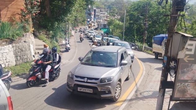 Private bus breaks down on Dadi bypass, traffic jam occurs