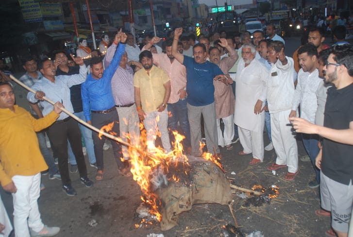 Anger against Pakistan and terrorism, effigies burnt