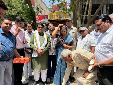 Work of installing street lights started in Narnaul city
