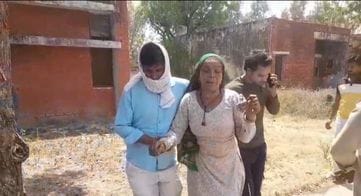 The mother said to her son wrapped in a cloth, say something...