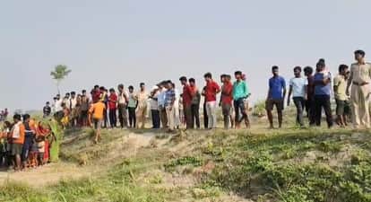 घटनास्थल पर उमड़ी भीड़ - फोटो : अमर उजाला