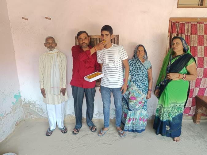 Amarjeet wants to become an engineer while Khushboo wants to become an IAS