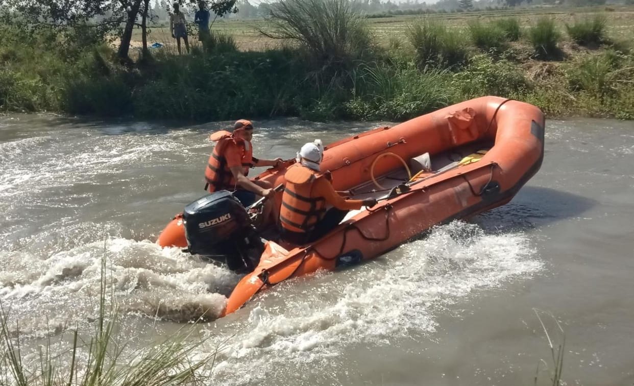 The body of a drowned youth was found in Kalyani river
