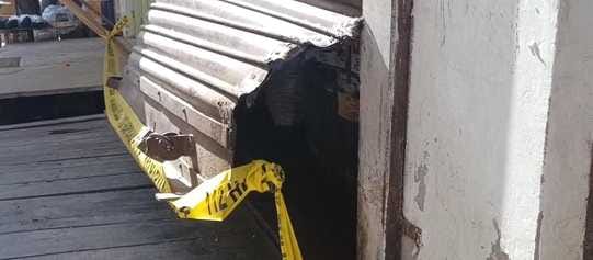 Theft by uprooting the shutter of a grocery shop in Katla Bazaar, incident captured in CCTV