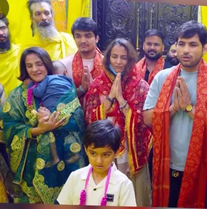 Dangal girl Vinesh Phogat along with her family reached to meet Saint Premanand