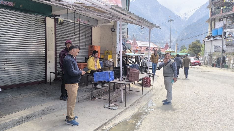 pahalgam terror attack triggers mass cancellations travel industry kashmir tourism